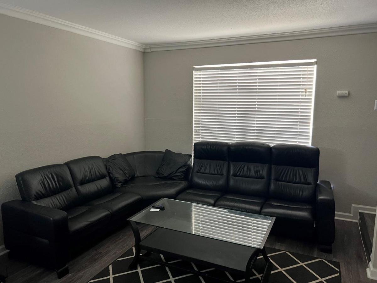 Beautiful 1-Bedroom Townhome With Nice Amenities Хьюстон Экстерьер фото
