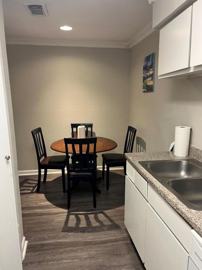 Beautiful 1-Bedroom Townhome With Nice Amenities Хьюстон Экстерьер фото
